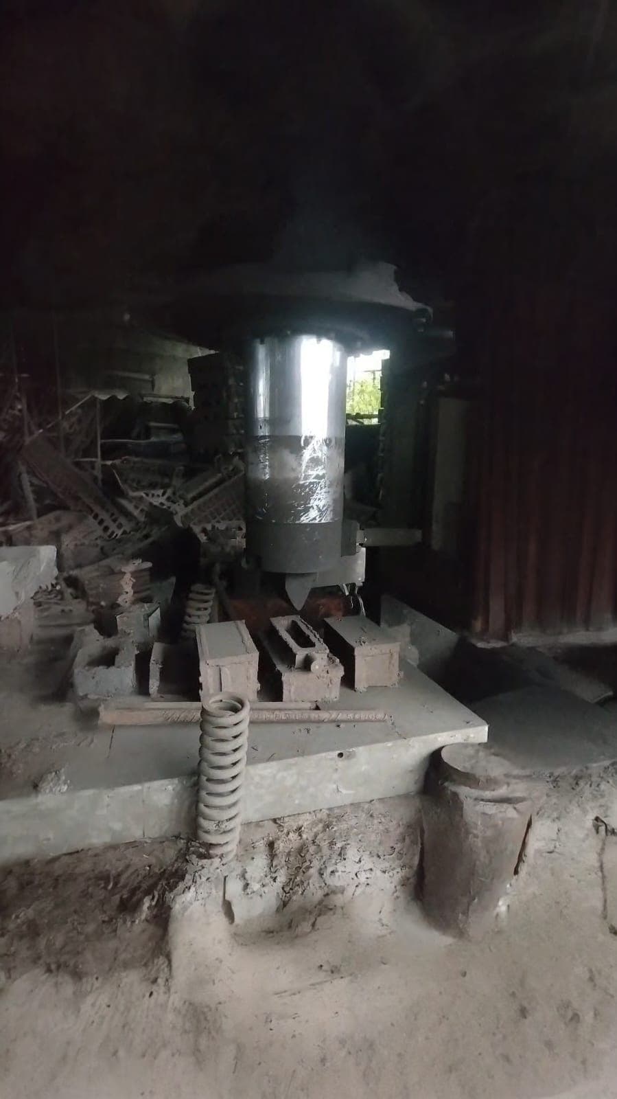 Casting Mould Breaking Machine
